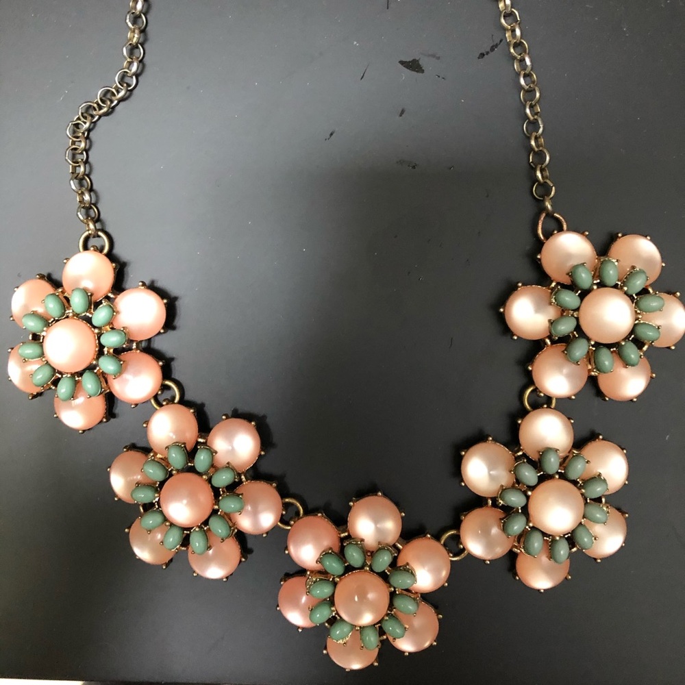 Statement necklace. Pink and mint